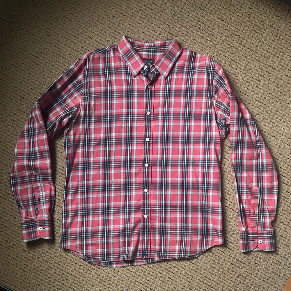 USED Men’s Untuckit Slim Fit Vintage Red and Blue Plaid Button Shirt